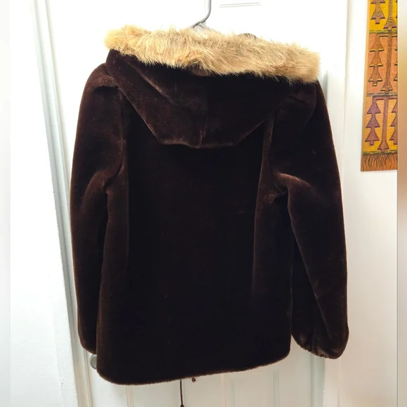 Vintage OUTERLAYERS Burgundy Faux Fur Hooded Coat Made in USA Warm Winter Jacket - Picture 4 of 4